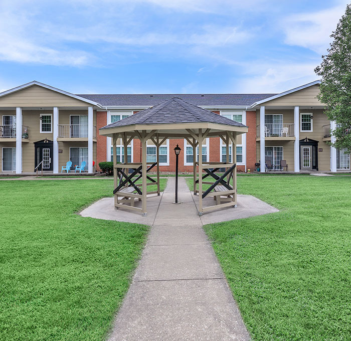 Woodbridge Place Apartments in Evansville, IN